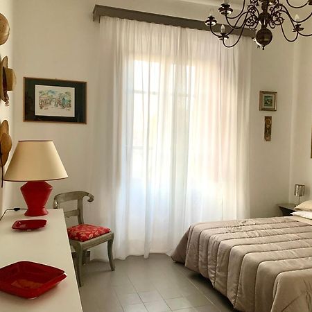 Guest House A Due Passi Olbia Esterno foto