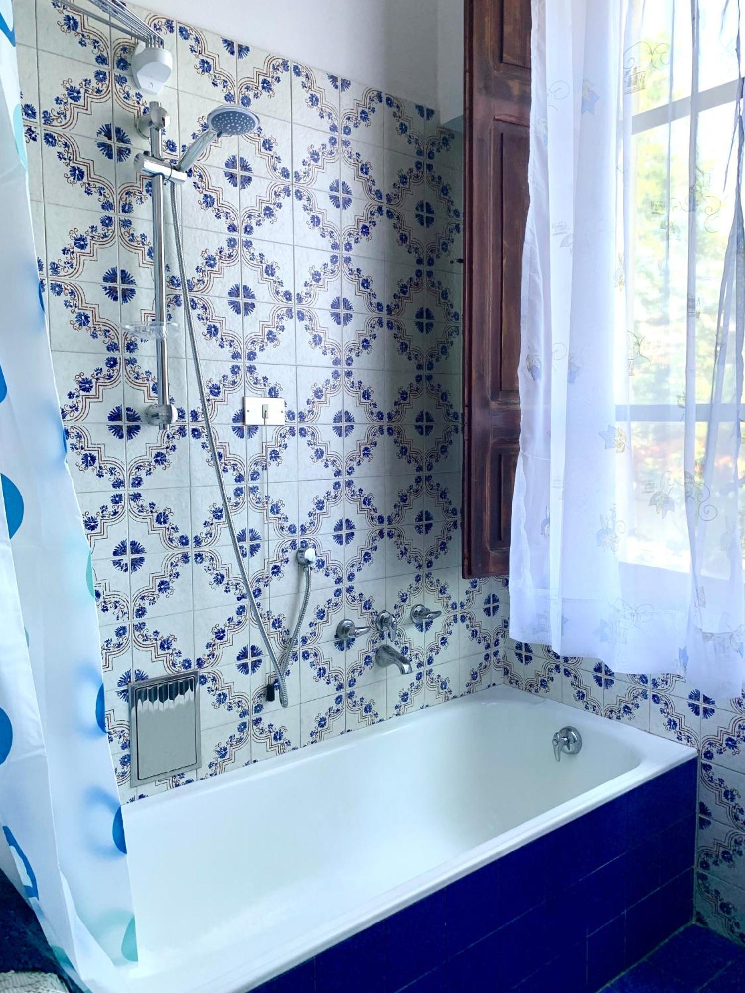 Guest House A Due Passi Olbia Esterno foto